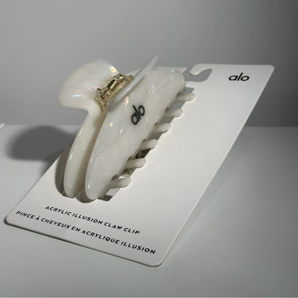 Alo yoga hair claw clips